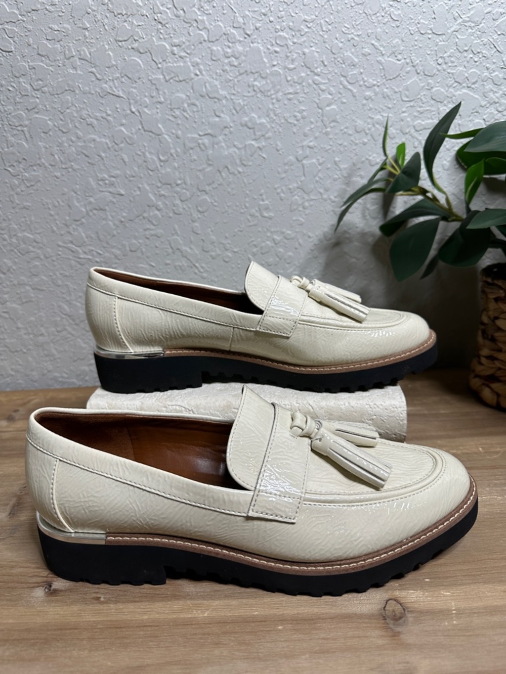 Franco Sarto Carolyn White Tassel loafer slip on chunky Casual Business Women